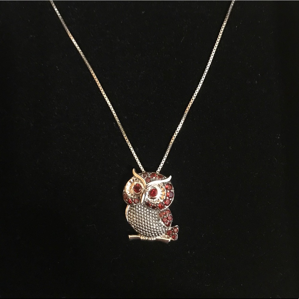 ❗️Sale❗️Garnet & sterling silver owl necklace 🦉